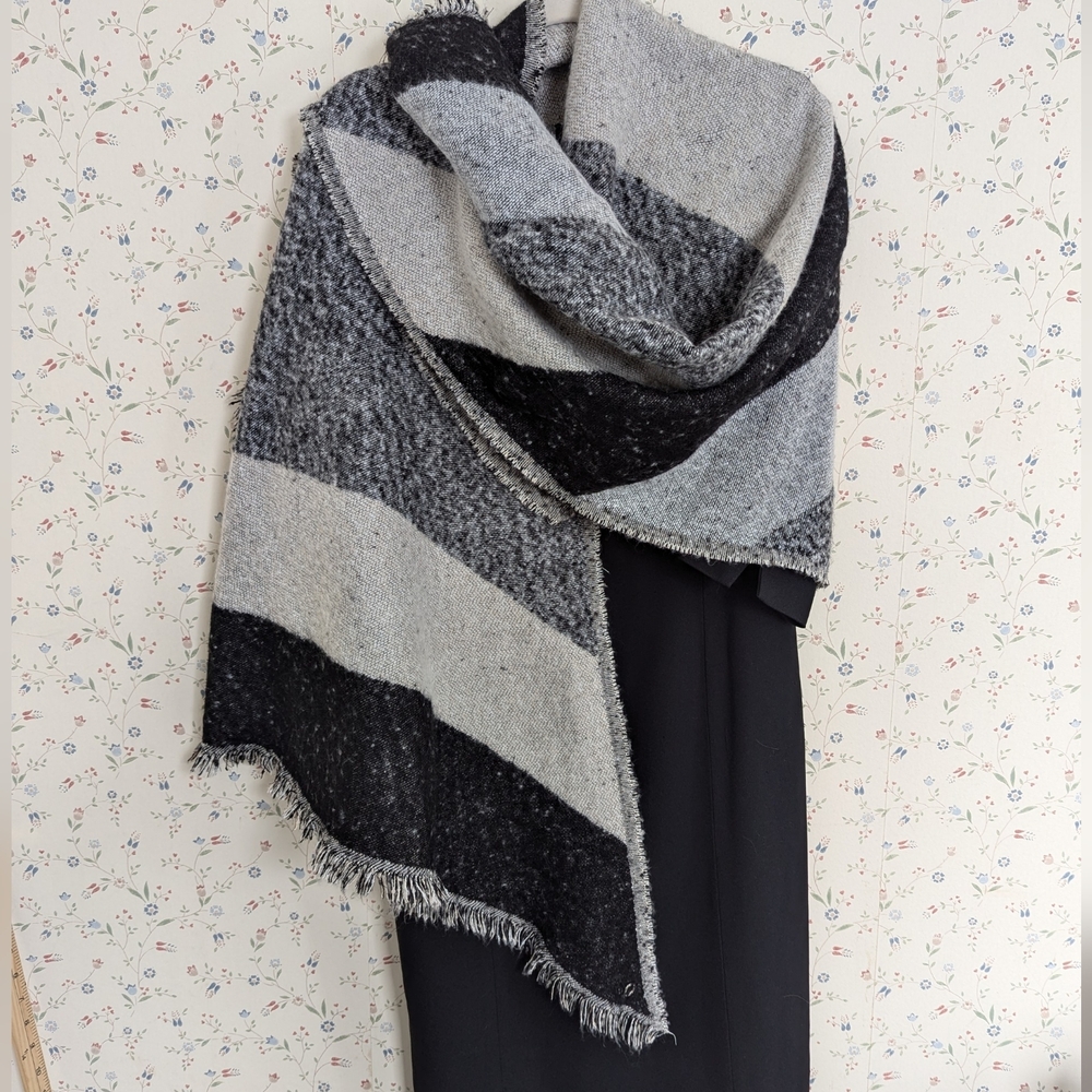 Calvin Klein Shawl Scarf Wrap Comfy Cozy Warm Layer Gray Black Bonfire Home Game